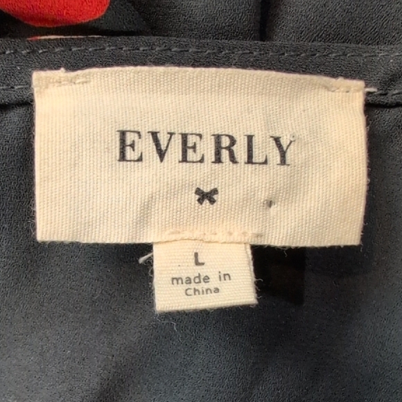 Everly Fox Print Romper - Picture 9 of 10